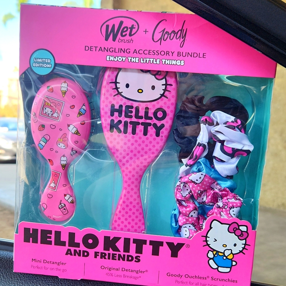 Wet Brush + Goody Detangling Accessory Bundle - Hello Kitty & Friends Scrunchies